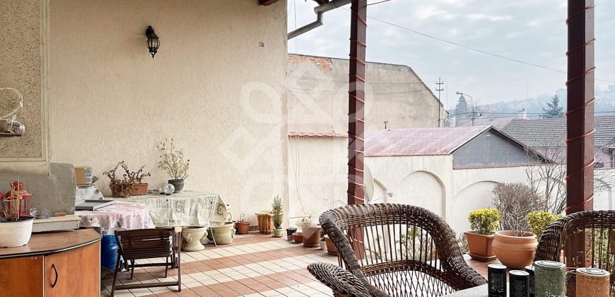 Casa cu 4 camere de vanzare in zona centrala din Oradea