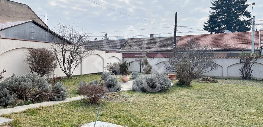 Casa cu 4 camere de vanzare in zona centrala din Oradea