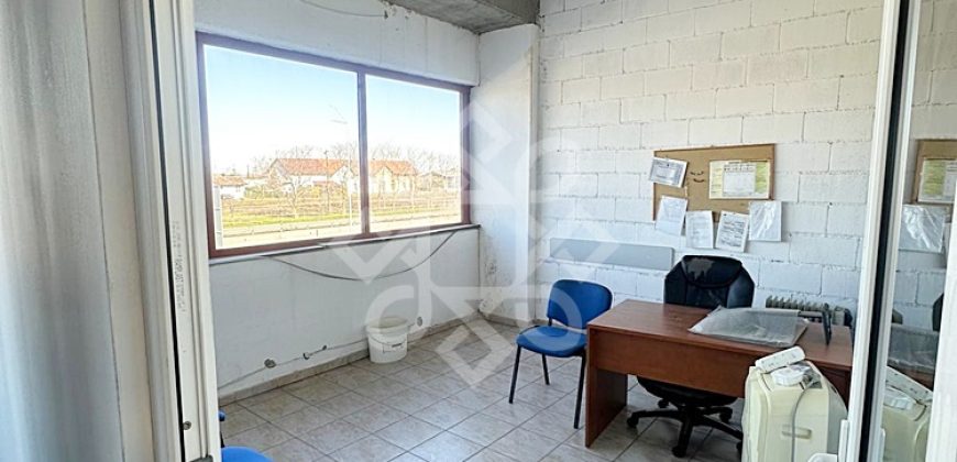 Hala industriala cu spatiu comercial de vanzare pe centura Oradea