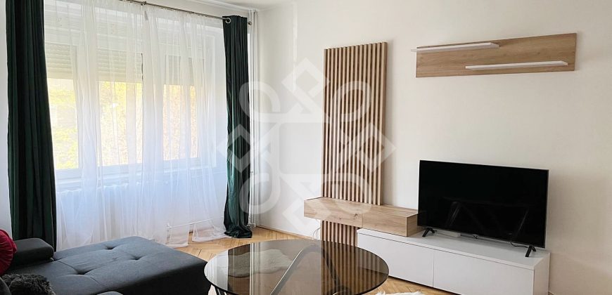 Apartament cu 3 camere de inchiriat pe bld. Stefan cel Mare