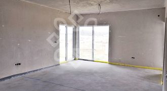 Casa de vanzare pe nivel cu 4 camere in Cihei