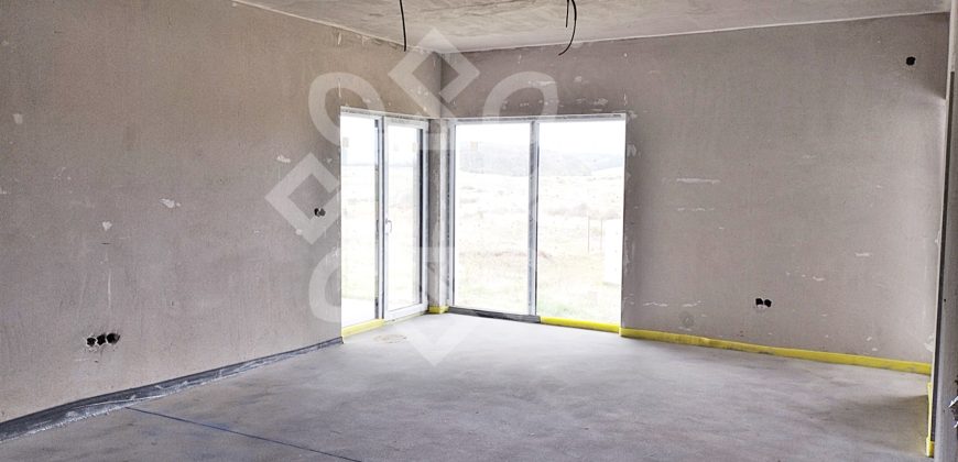 Casa de vanzare pe nivel cu 4 camere in Cihei