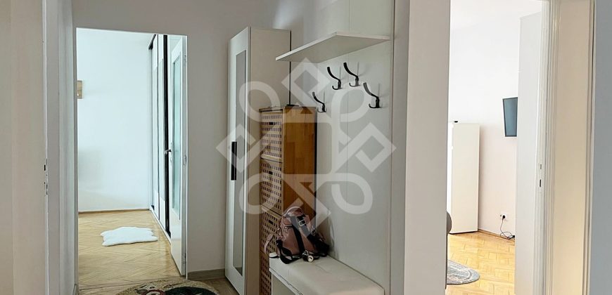 Apartament cu 3 camere de inchiriat pe bld. Stefan cel Mare