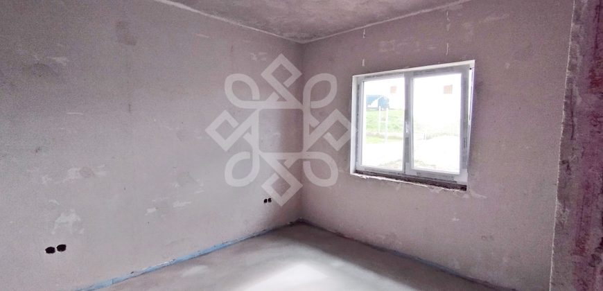 Casa de vanzare pe nivel cu 4 camere in Cihei