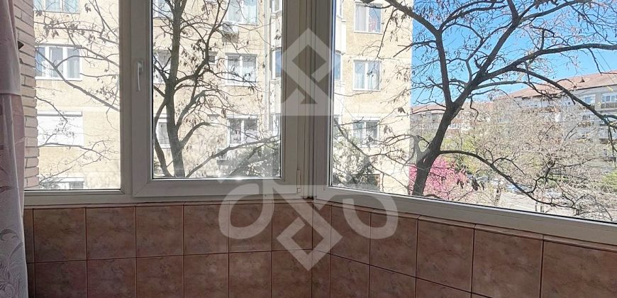 Apartament cu 3 camere de inchiriat pe bld. Stefan cel Mare