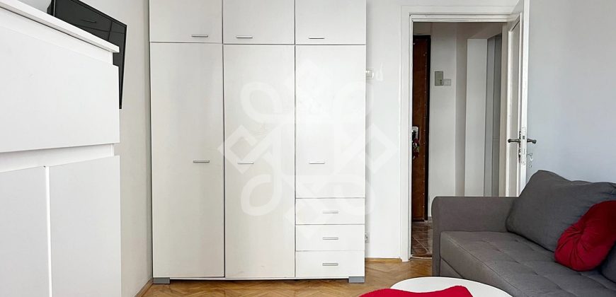 Apartament cu 3 camere de inchiriat pe bld. Stefan cel Mare