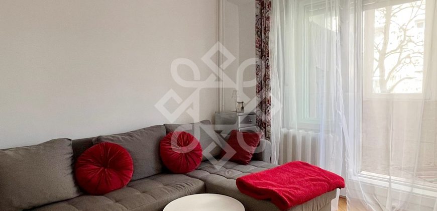 Apartament cu 3 camere de inchiriat pe bld. Stefan cel Mare