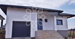 Casa de vanzare pe nivel cu 4 camere in Cihei
