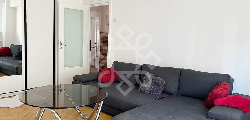 Apartament cu 3 camere de inchiriat pe bld. Stefan cel Mare