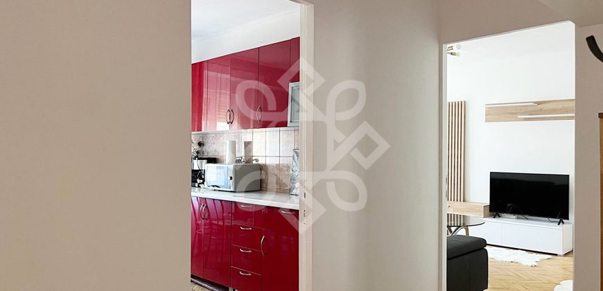 Apartament cu 3 camere de inchiriat pe bld. Stefan cel Mare