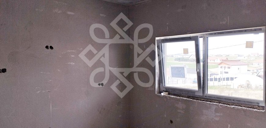 Casa de vanzare pe nivel cu 4 camere in Cihei