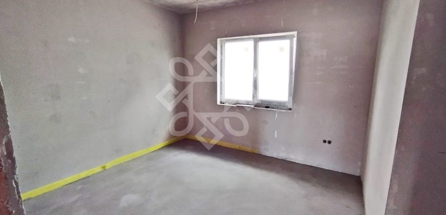 Casa de vanzare pe nivel cu 4 camere in Cihei