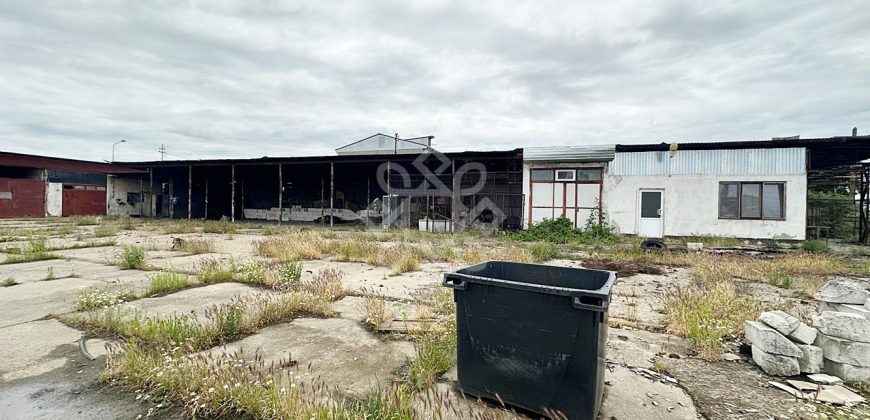 Teren 2100mp cu spatii pentru depozitare in Iosia