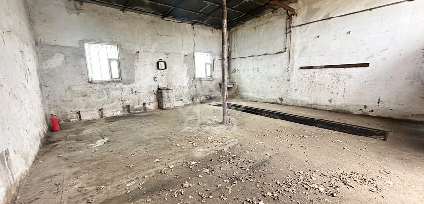 Teren 2100mp cu spatii pentru depozitare in Iosia