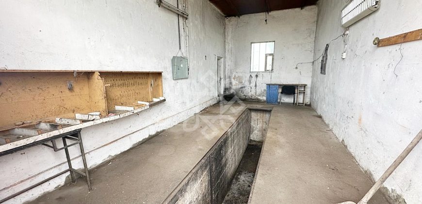 Teren 2100mp cu spatii pentru depozitare in Iosia