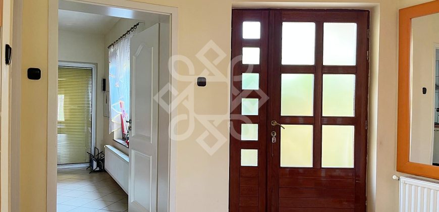 Casa de vanzare cu teren 523 mp in Sanmartin