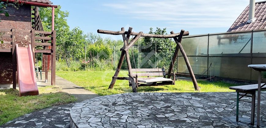 Casa de vanzare cu teren 523 mp in Sanmartin