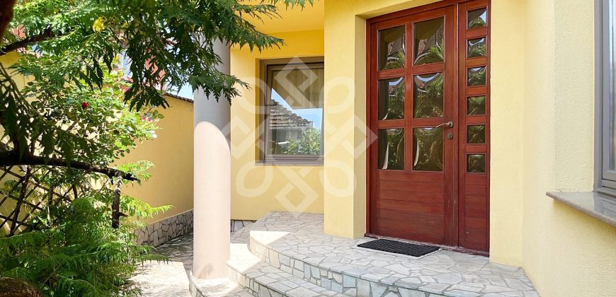 Casa de vanzare cu teren 523 mp in Sanmartin