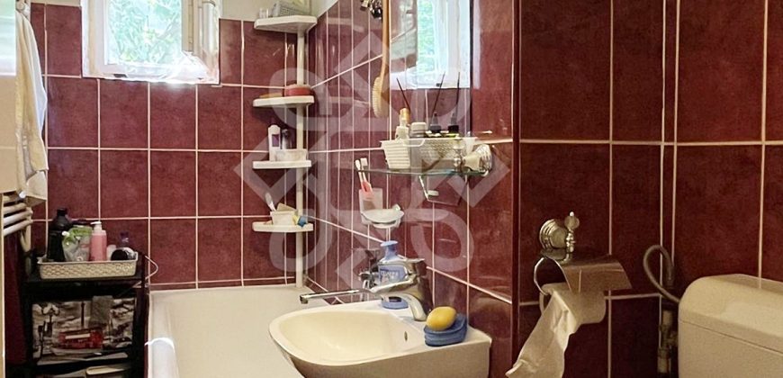 Apartament cu 3 camere de vanzare la etajul 2 in Nufarul