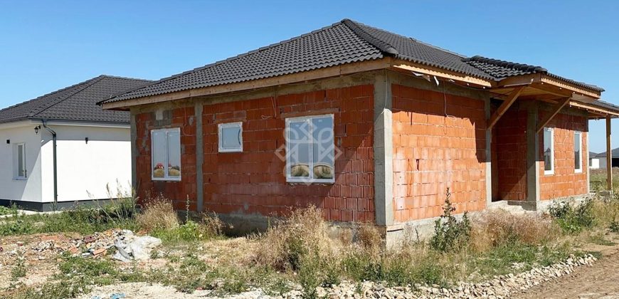 Casa 4 camere si 500 mp teren de vanzare in Santandrei