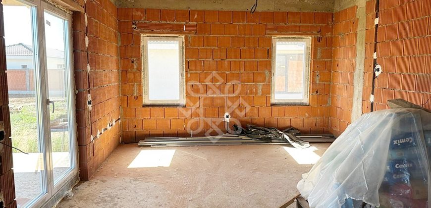 Casa 4 camere si 500 mp teren de vanzare in Santandrei