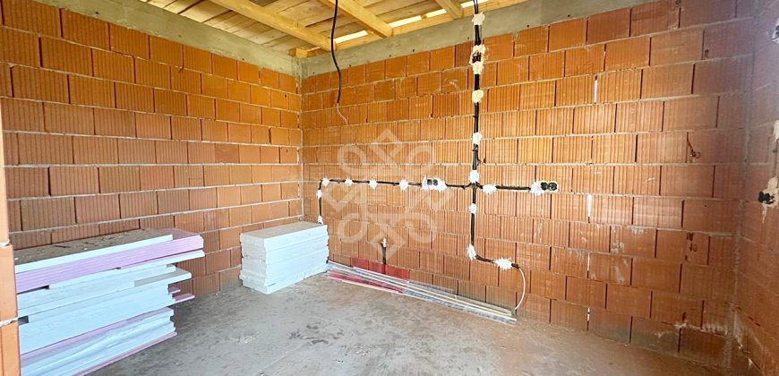 Casa 4 camere si 500 mp teren de vanzare in Santandrei