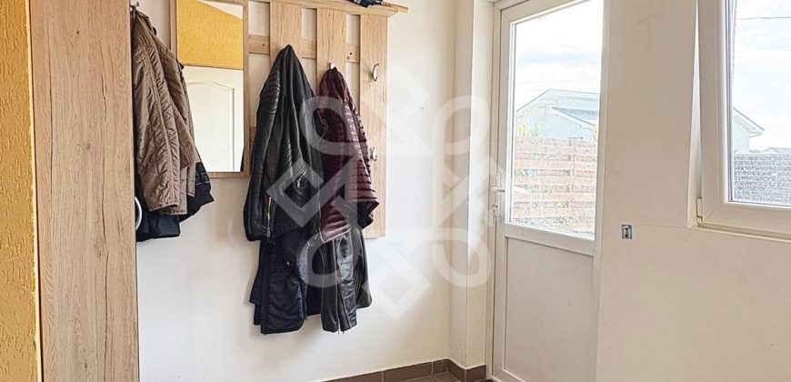 Casa cu 3 camere de vanzare in Nojorid