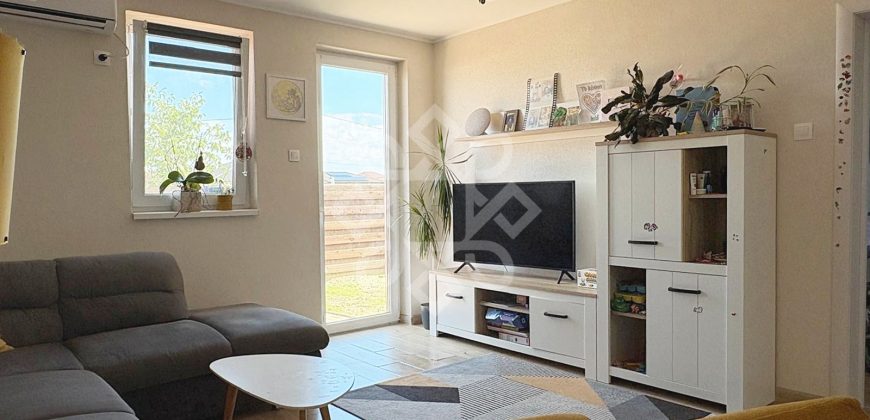 Casa cu 3 camere de vanzare in Nojorid