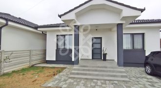 Casa moderna cu 3 dormitoare in Sanmartin