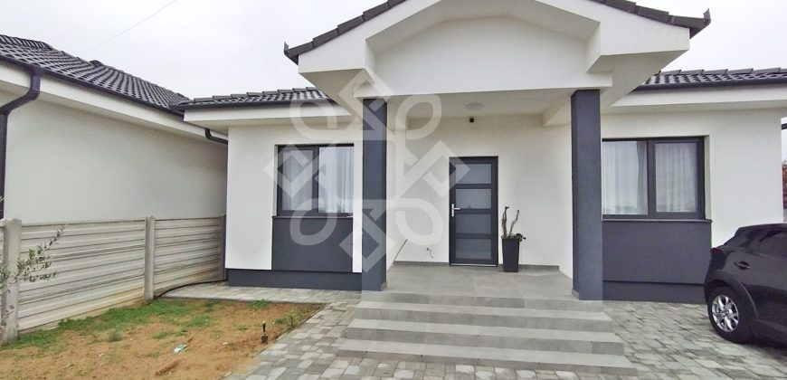 Casa moderna cu 3 dormitoare in Sanmartin