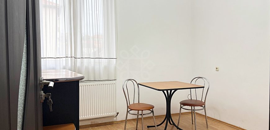 Apartament cu 3 camere de inchiriat pe strada Republicii, Oradea