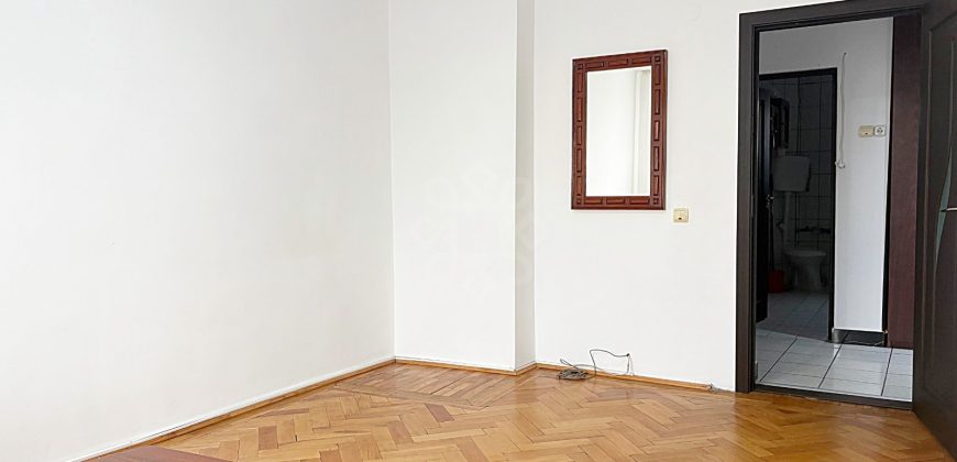 Apartament cu 3 camere de inchiriat pe strada Republicii, Oradea