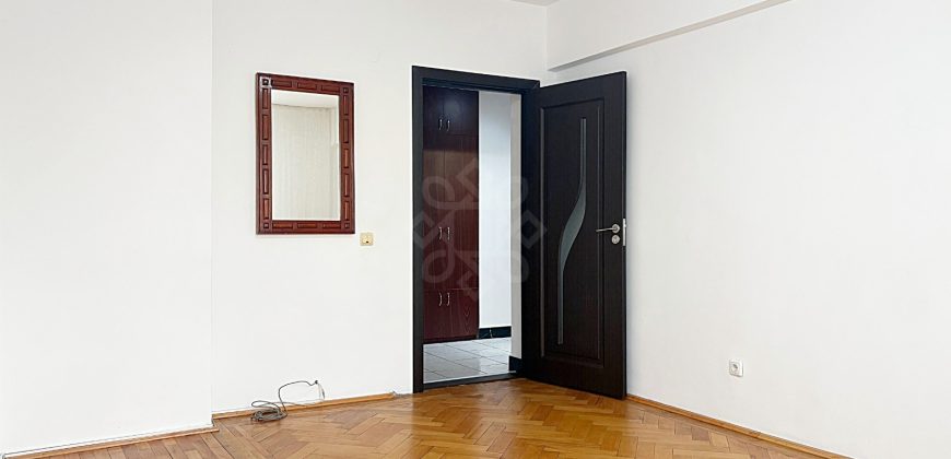 Apartament cu 3 camere de inchiriat pe strada Republicii, Oradea