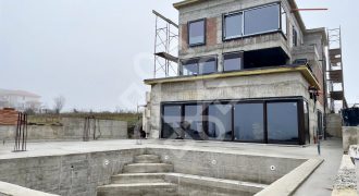 Casa spatioasa de vanzare cu teren 1146 mp, zona Colinelor