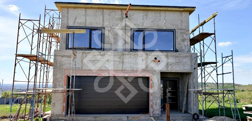 Casa spatioasa de vanzare cu teren 1146 mp, zona Colinelor