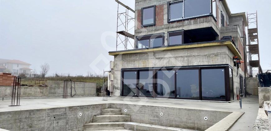 Casa spatioasa de vanzare cu teren 1146 mp, zona Colinelor