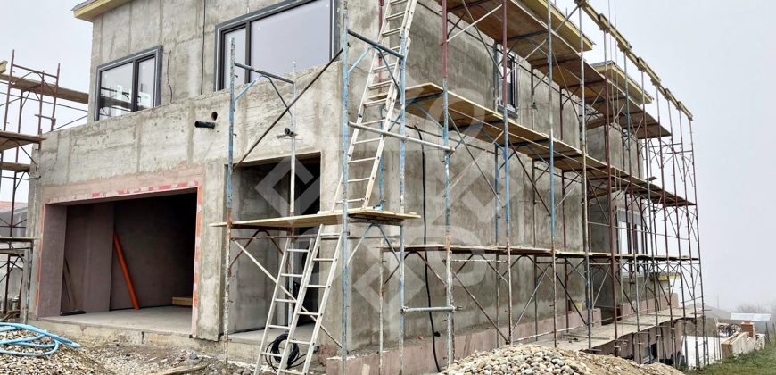 Casa spatioasa de vanzare cu teren 1146 mp, zona Colinelor