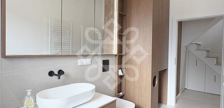 Apartament pe doua niveluri cu terasa, strada Vasile Alecsandri
