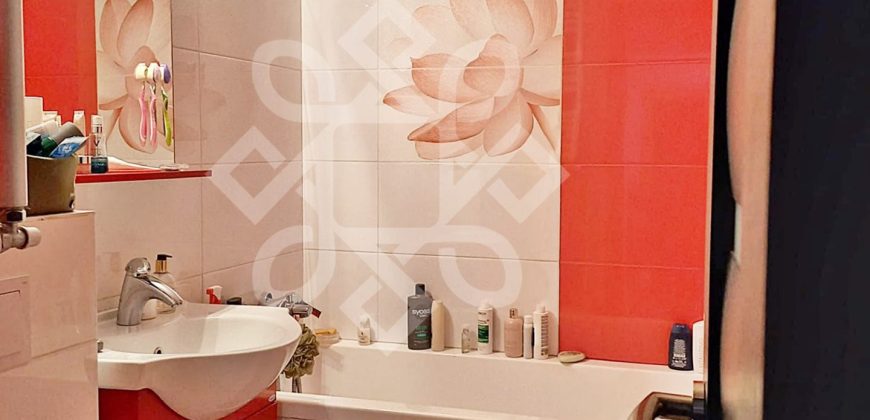 Apartament cu 3 camere, etaj intermediar, in Rogerius