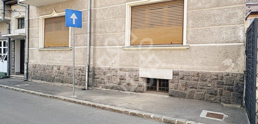 Casa de vanzare ultracentral in Oradea, strada Postavarului